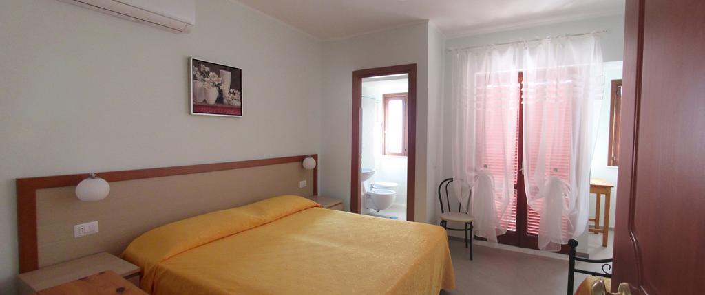 Hotel Santa Rosalia 卡梅罗塔的码头 客房 照片