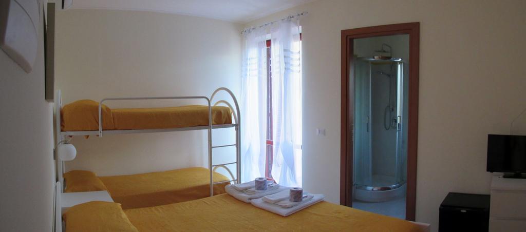 Hotel Santa Rosalia 卡梅罗塔的码头 客房 照片