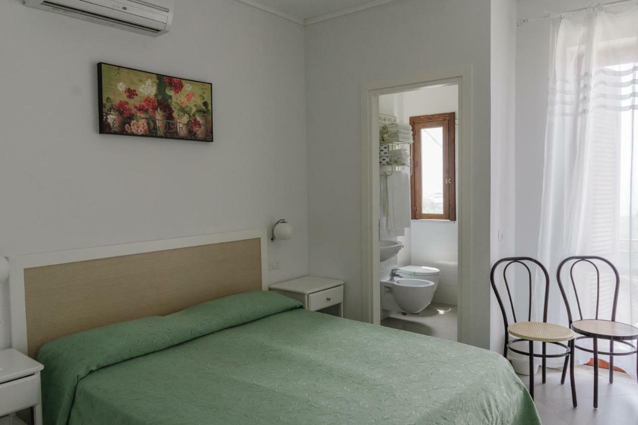 Hotel Santa Rosalia 卡梅罗塔的码头 外观 照片